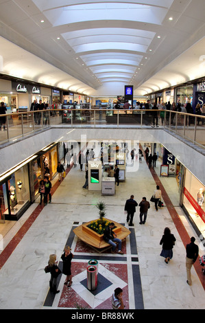 Vue de l'intérieur de Brent Cross Shopping Centre, Brent Cross, London Borough of Barnet, Greater London, Angleterre, Royaume-Uni Banque D'Images