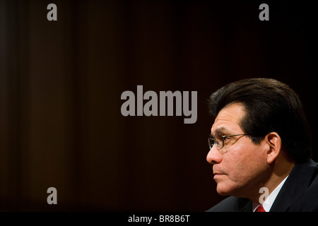 Alberto Gonzales témoigne devant le Comité judiciaire du Sénat à propos de la cuisson des procureurs américains Banque D'Images