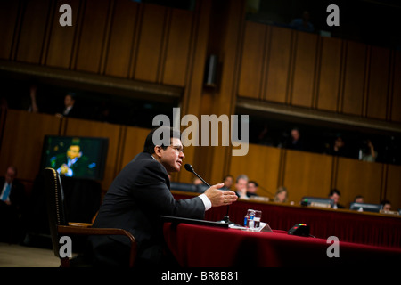 Alberto Gonzales témoigne devant le Comité judiciaire du Sénat à propos de la cuisson des procureurs américains Banque D'Images