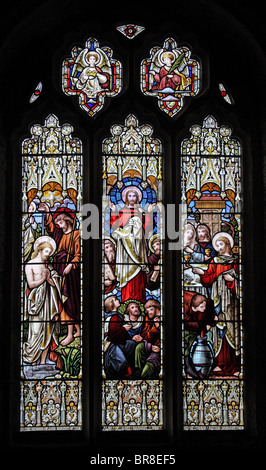 Vitraux de Ward & Hughes représentant des scènes de la vie du Christ, de l'église St Andrew, Stratton, Cornwall Banque D'Images