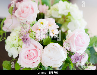 Un bouquet de fleurs dans un vase Banque D'Images