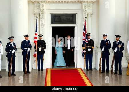 Le président et la Première dame Bush posent avec l'Angleterre est la reine Elizabeth II et son mari le prince Phillip avant un état officiel Din Banque D'Images