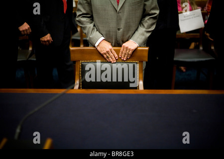 Alberto Gonzales témoigne devant le Comité judiciaire de la Chambre sur le licenciement de huit procureurs américains Banque D'Images