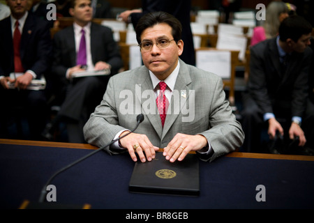 Alberto Gonzales témoigne devant le Comité judiciaire de la Chambre sur le licenciement de huit procureurs américains Banque D'Images