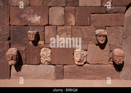 Ruines de Tiwanaku : Sunken Courtyard Wall Banque D'Images