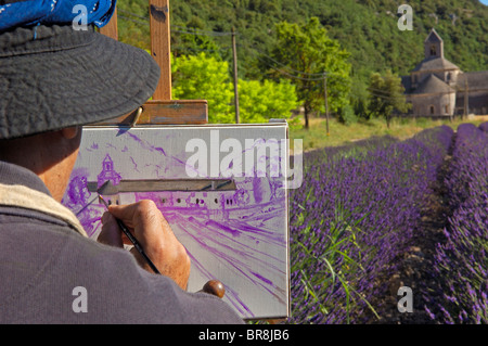 La peinture de l'artiste dans les champs de lavande à l'Abbaye Notre-dame de l'Abbaye de Senanque( Senaque ) , Gordes, Provence, France Banque D'Images