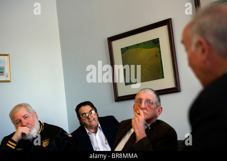 Le membre du Congrès Joe Courtney (D-CT) a gagné au bureau des élections de mi-mandat par la plus petite marge de l'ensemble des man Banque D'Images