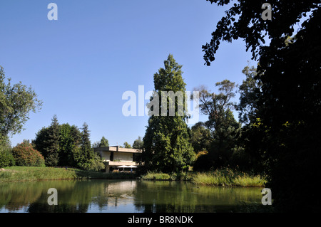 Étang de la Fondation Calouste Gulbenkian, Lisbonne, Portugal le jardin. Banque D'Images