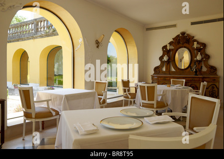 Vue de l'intérieur de l'hôtel Quinta das Lágrimas's restaurant Arcadas da Capela coin repas, Coimbra, Portugal Banque D'Images