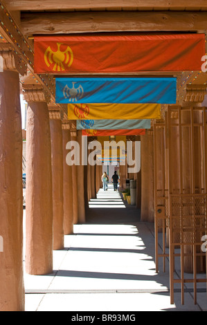 Museum of American Indian Arts walkway Santa Fe New Mexico Banque D'Images