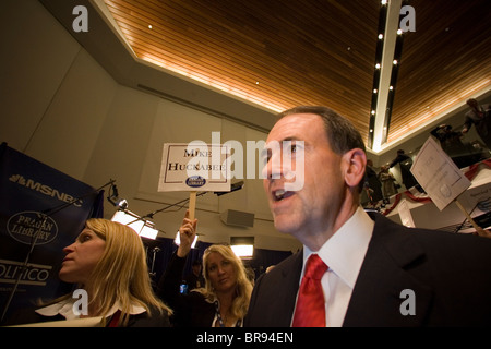 Ancien employé. MIKE HUCKABEE R-ARCHE. sur le plancher de la Chambre spin après le candidat présidentiel républicain GOP Débat à la Banque D'Images