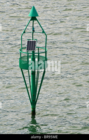 Marqueur mer bouée de navigation juste à côté du port de Livourne (Italie) Banque D'Images