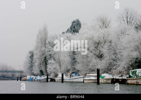 Surrey, hiver Tamise à Molesey Banque D'Images