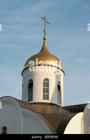 L'oignon d'or sur le dessus de l'église orthodoxe russe Banque D'Images