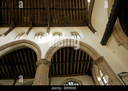 Arches de l'intérieur, de l'église St Mary, Debenham, Suffolk, Angleterre, RU Banque D'Images