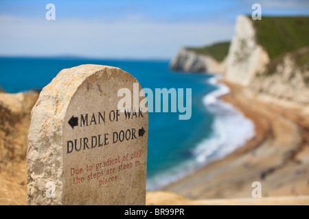 Chemin de la côte sud-ouest signe à Durdle Door, Dorset, UK Banque D'Images