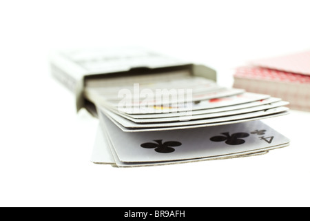 Deux des jeux de cartes isolé sur fond blanc. coup horizontal Banque D'Images