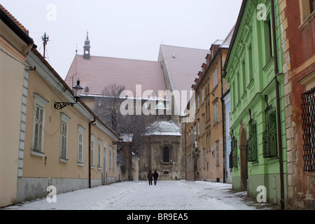 Bratislava - Kapitulska street et st. Cathédrale Martins en hiver Banque D'Images