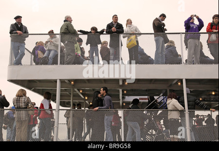 En attente de la Statue de la liberté en ferry Banque D'Images