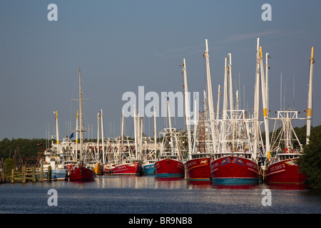 Bateaux de crevettes dans la région de Bayou La Batre, Alabama, bateaux de pêche au port pendant la marée noire du Golfe, 2010 Banque D'Images