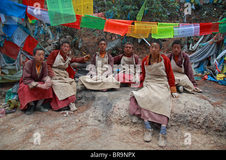 Les moines bouddhistes sur un culte pèlerinage en Chine Yunnan,. Banque D'Images