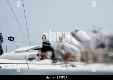 L'entraînement de l'équipage sur les courses de voiliers. Banque D'Images