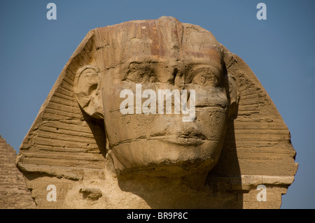 Le Sphinx se trouve à l'entrée des grandes pyramides de Gizeh au Caire Egypte Banque D'Images