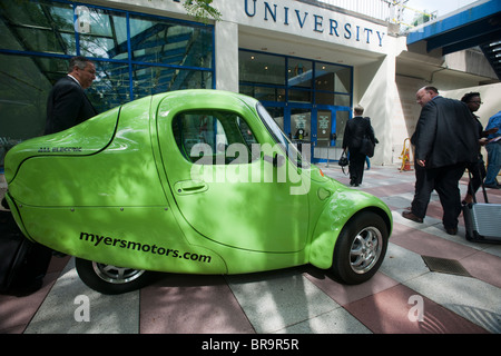 Un trois-roues Myers Motors NmG véhicule électrique personnelle à l'Université Fordham à New York Banque D'Images