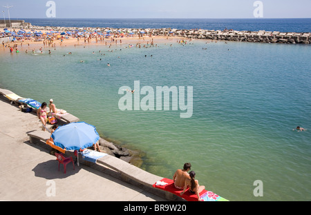 La plage de Calheta - Madeira Banque D'Images