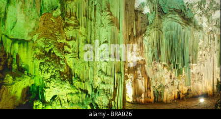 Stalagmites et stalactites dans la grotte de Melidoni Gerontospilos Crete Grèce Banque D'Images