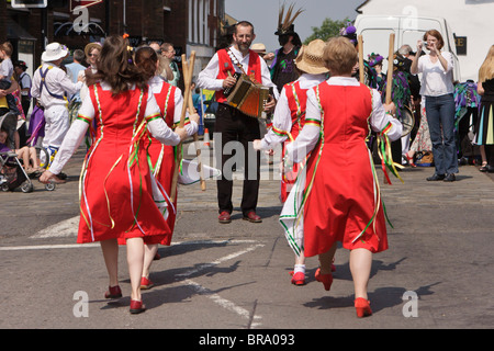 Les membres du groupe de Juan Vicente Morris dance style Cotswold à St Albans Festival 2010 Banque D'Images