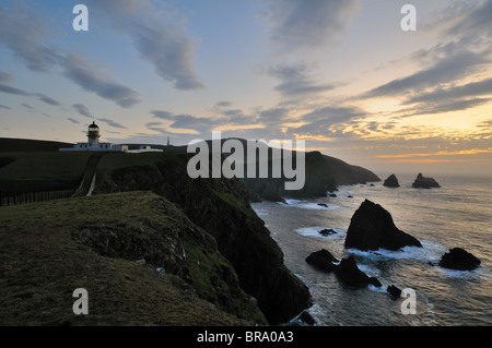 Coucher du soleil à Fair Isle phare du Nord Banque D'Images