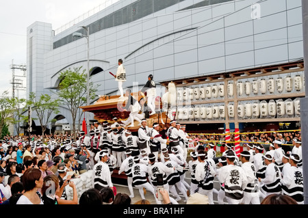 Une scène de la 2010 Kishiwada Danjiri Matsuri Festival à Kishiwada, Osaka Prefecture, Japan. Banque D'Images