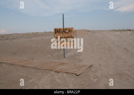 La plage à Grand Isle, en Louisiane est fermé pour cause de pétrole de la BP Deepwater-Horizon déversement de pétrole. Banque D'Images