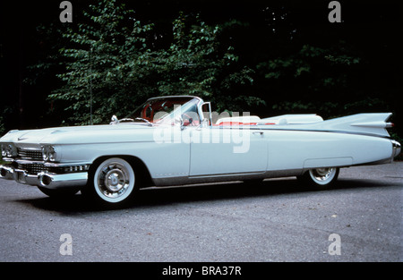 1959 Cadillac Eldorado Convertible BLANC VUE DU CÔTÉ DE L'AUTOMOBILE Banque D'Images