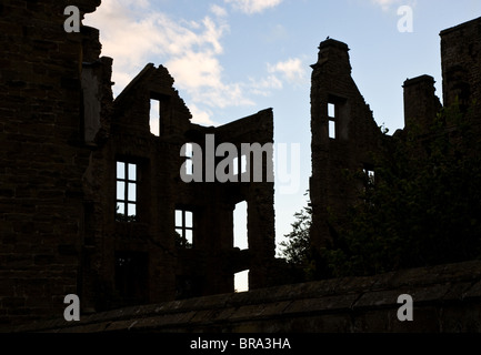 Silhouetté ruines de Hardwick Old Hall Derbyshire Banque D'Images