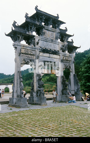 Passerelle MEMORIAL XIDI QING MING DYNASY SITE UNESCO VILLAGE DU COMTÉ DE LA PROVINCE DE L'ANHUI CHINE YIXIAN Banque D'Images