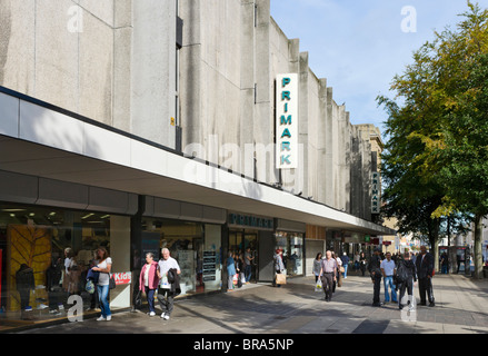 Primark magasin de rabais à Huddersfield town, West Yorkshire, England, UK Banque D'Images