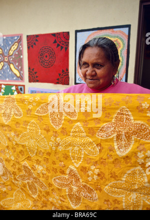 Les femmes autochtones, de batik, Australie Banque D'Images