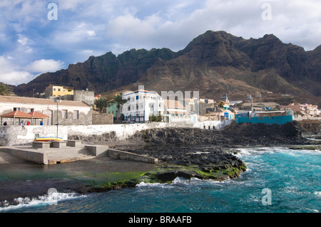 Les bâtiments du port de Ponta do Sol, San Antao, îles du Cap Vert, de l'Atlantique, l'Afrique Banque D'Images