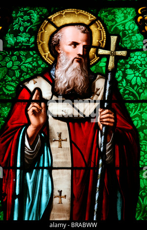 La cathédrale Sainte Marie vitrail représentant saint Denis, Oloron-Sainte-Marie, Pyrénées Atlantique, France, Europe Banque D'Images
