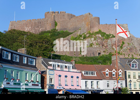 Mont Orgueil Castle, surplombant la baie de Grouville Gorey, Jersey, Channel Islands, Royaume-Uni, Europe Banque D'Images