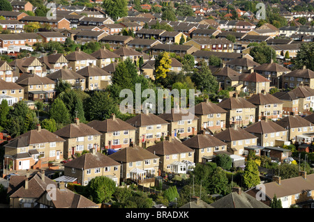 Rangées de maisons d'habitation en banlieue de Hemel Hempstead, Hertfordshire, Royaume-Uni. Banque D'Images