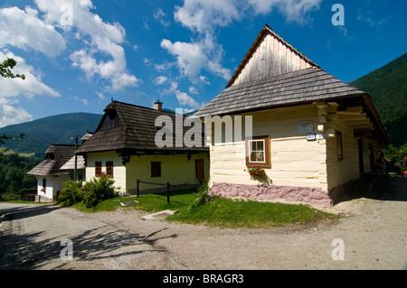 Le village de montagne de Vlkolinec, UNESCO World Heritage Site, Hautes Tatras, Slovaquie, Europe Banque D'Images