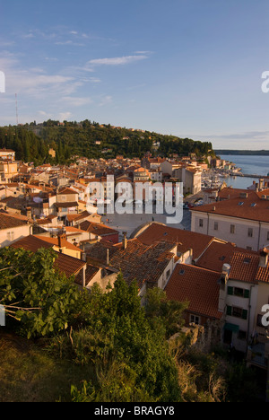 Vue sur la vieille ville de Piran, Slovénie, Europe Banque D'Images