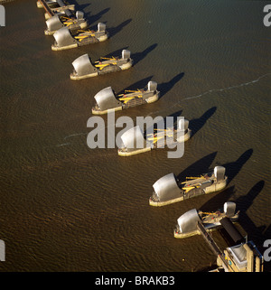 Image aérienne de la Thames Flood Barrier sur la Tamise, Woolwich Woolwich, Reach, Londres, Angleterre, Royaume-Uni Banque D'Images