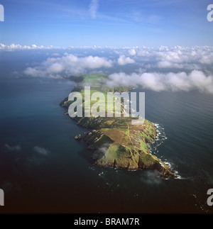 Image aérienne de Lundy Island à la recherche du nord au sud, Canal de Bristol, Devon, Angleterre, Royaume-Uni, Europe Banque D'Images