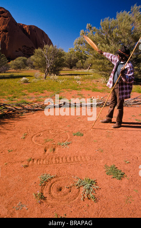 Propriétaire traditionnel et guide, Uluru NP, Australie Banque D'Images