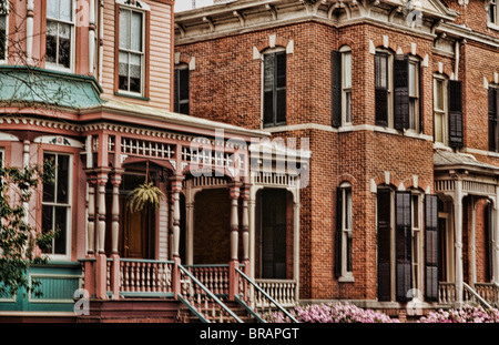 Magnifique ancien restauré de maisons victoriennes du sud de la merveilleuse ville de Savannah Georgia USA Banque D'Images