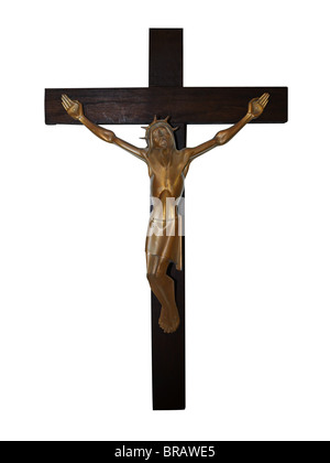 Brass Crucifix sur croix en bois isolé avec clipping path Banque D'Images